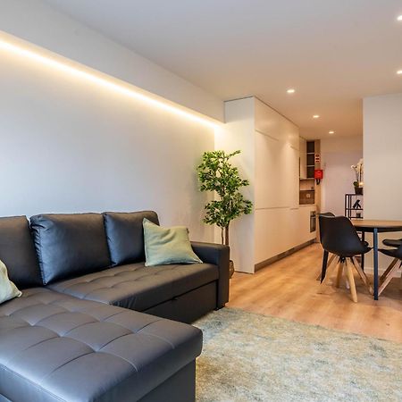 Trindade Bliss: 1Br W/ Free Parking By Lovelystay ポルト エクステリア 写真