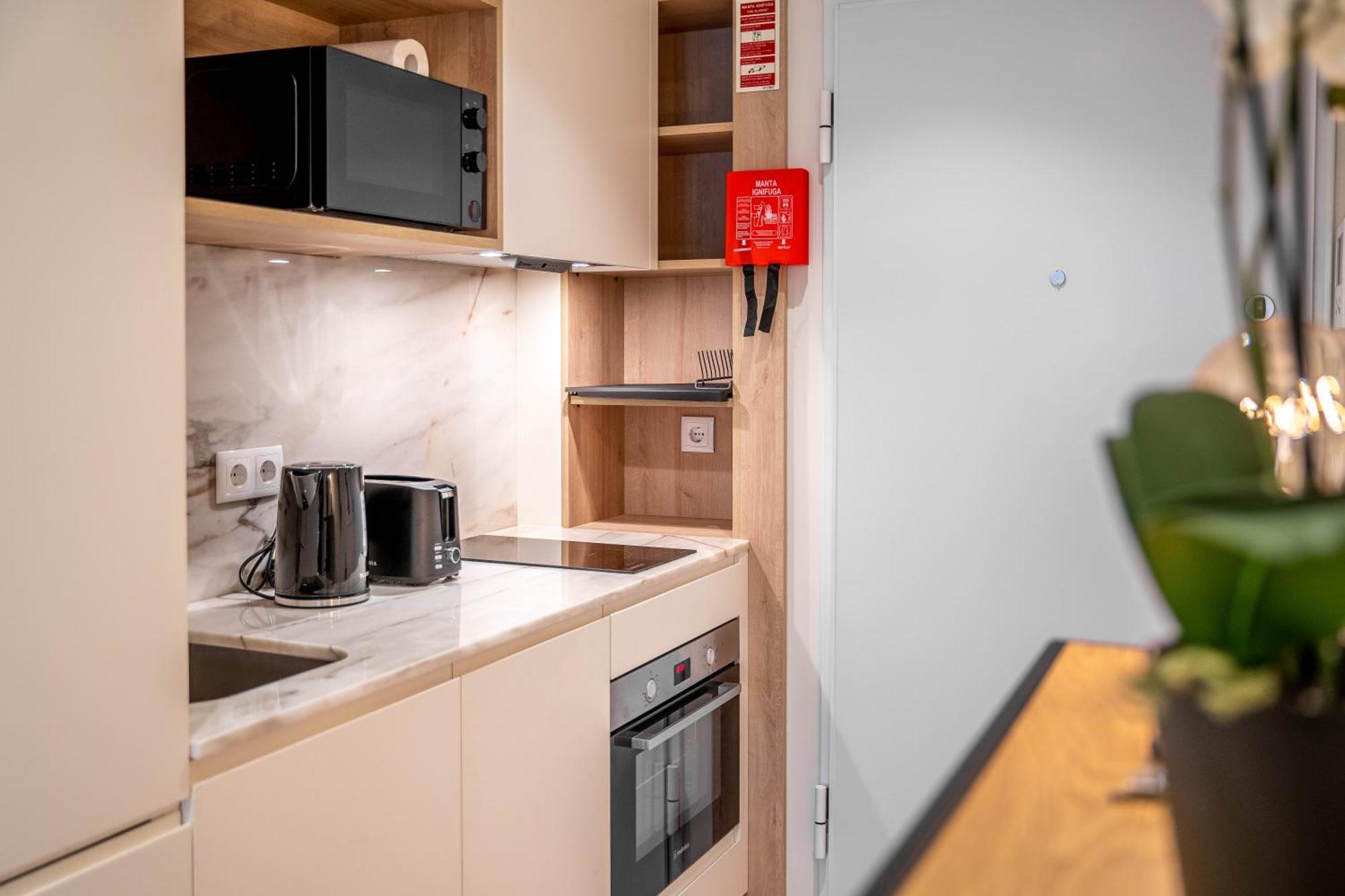 Trindade Bliss: 1Br W/ Free Parking By Lovelystay ポルト エクステリア 写真