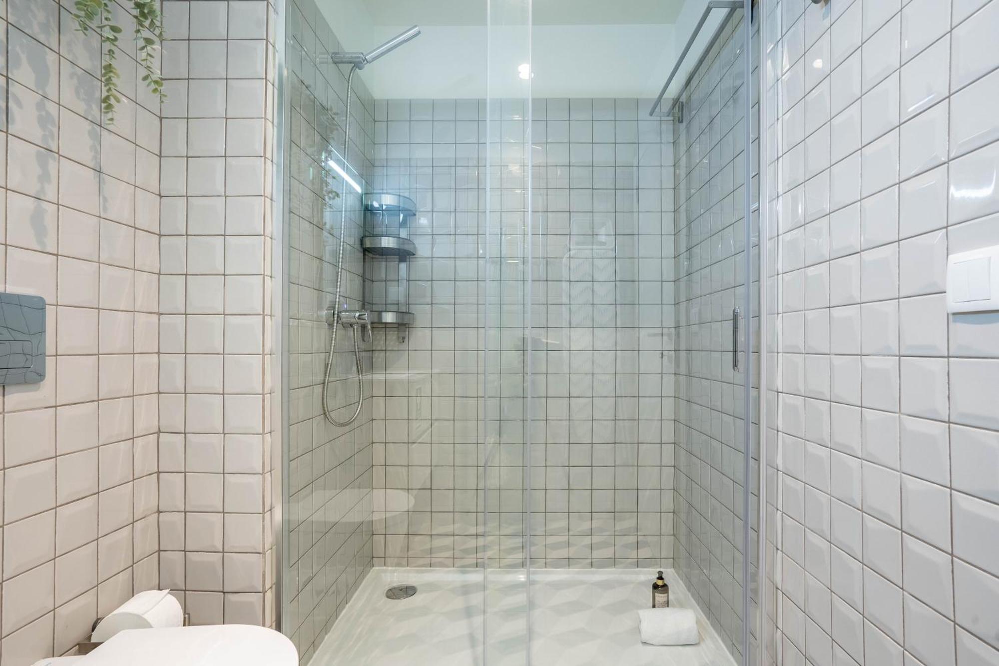Trindade Bliss: 1Br W/ Free Parking By Lovelystay ポルト エクステリア 写真