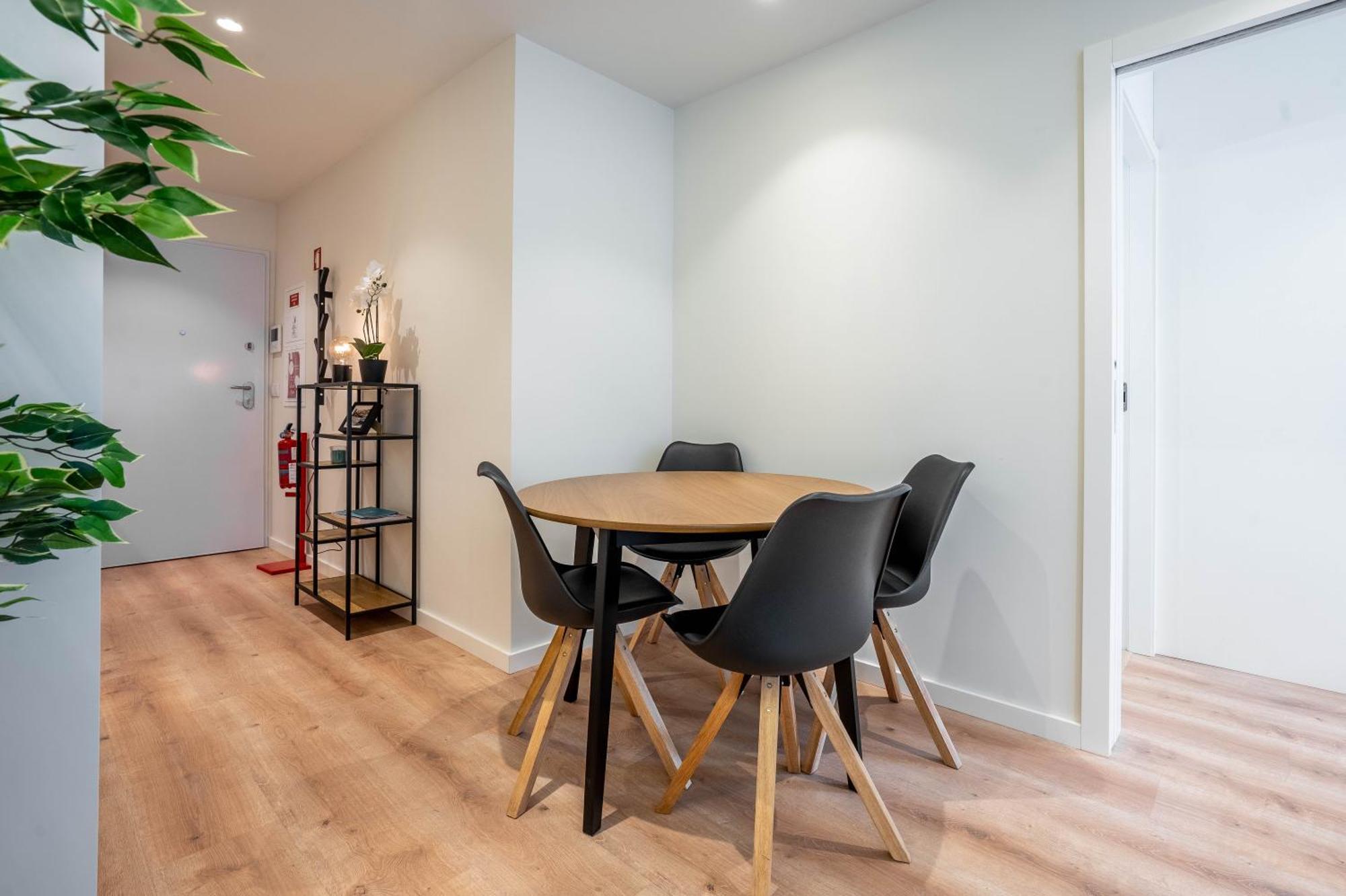 Trindade Bliss: 1Br W/ Free Parking By Lovelystay ポルト エクステリア 写真