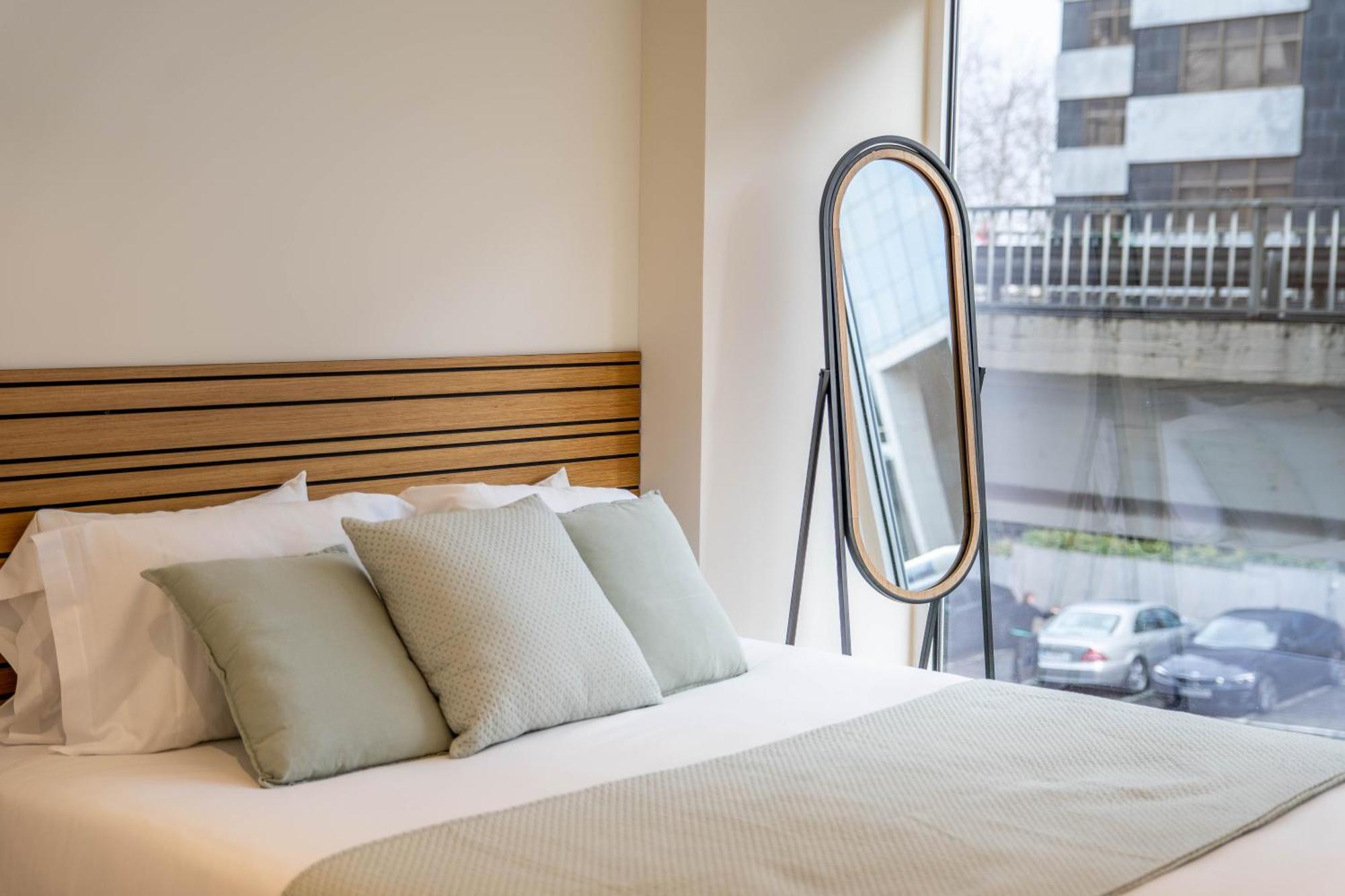 Trindade Bliss: 1Br W/ Free Parking By Lovelystay ポルト エクステリア 写真