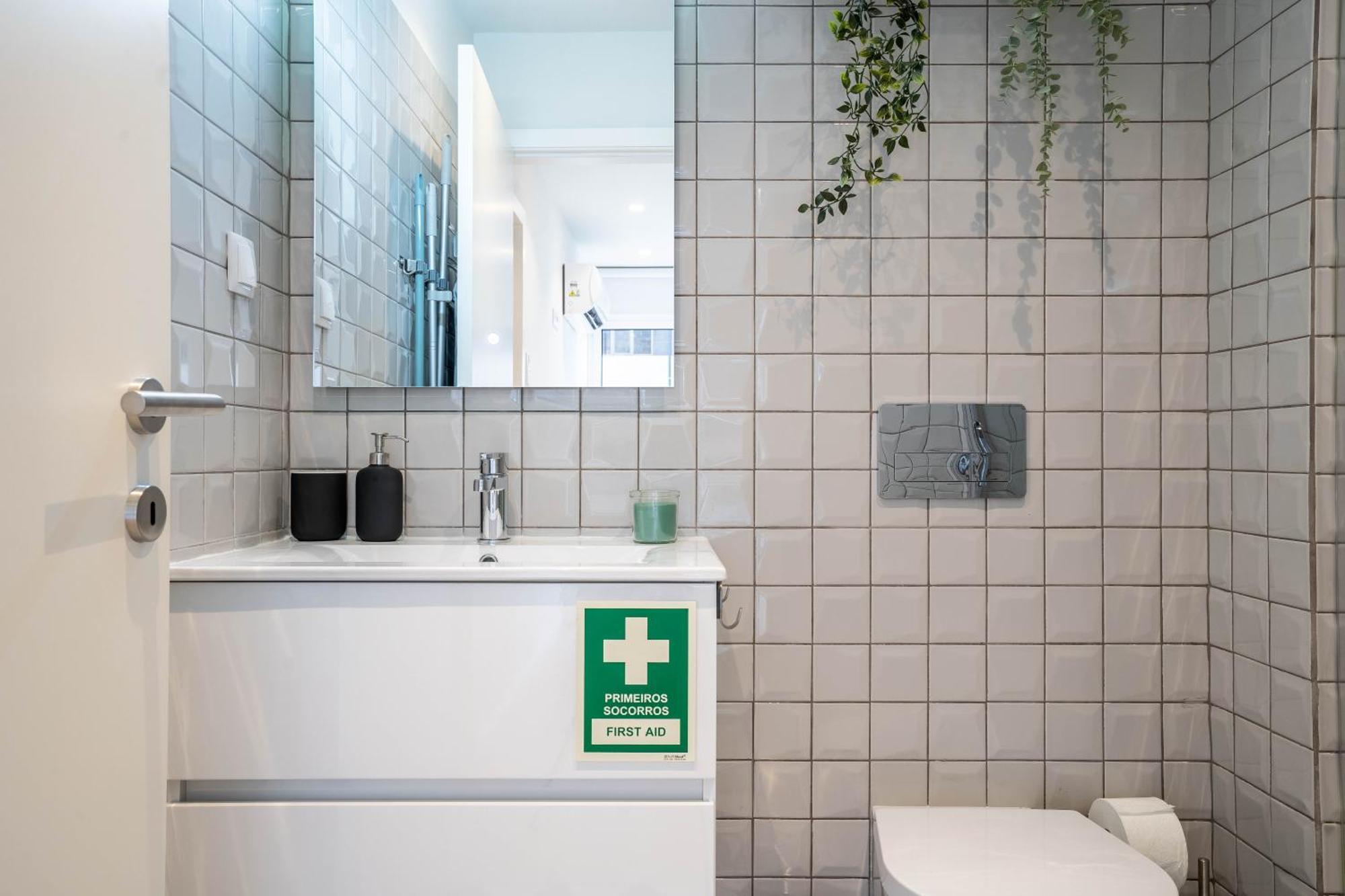 Trindade Bliss: 1Br W/ Free Parking By Lovelystay ポルト エクステリア 写真