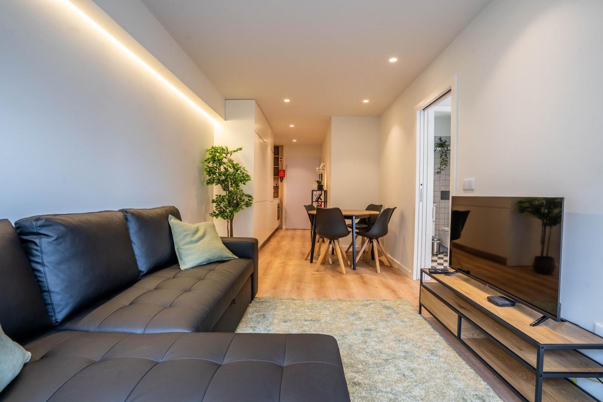 Trindade Bliss: 1Br W/ Free Parking By Lovelystay ポルト エクステリア 写真