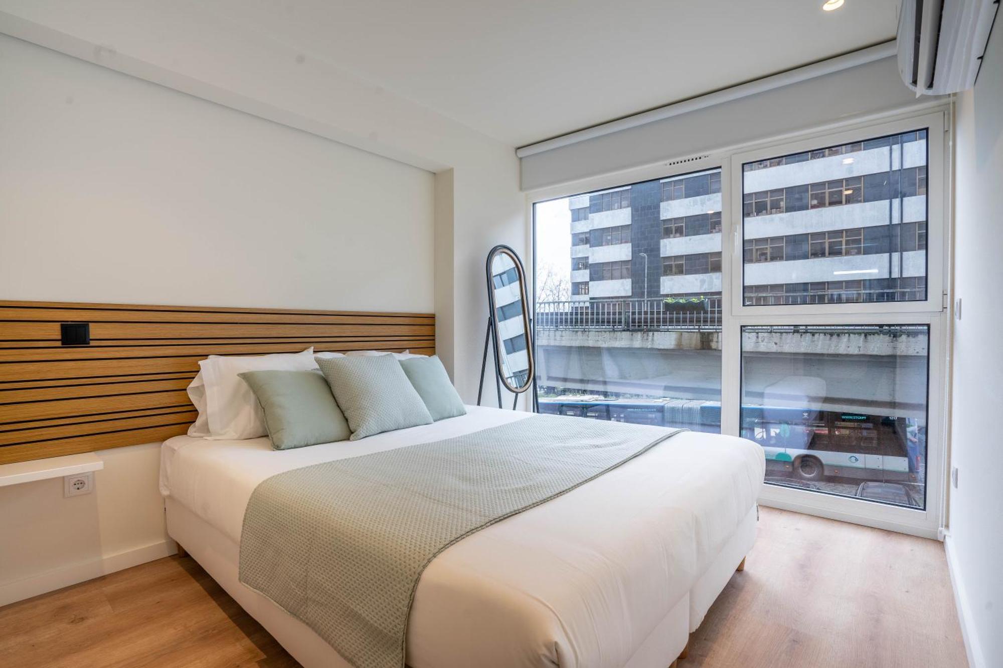 Trindade Bliss: 1Br W/ Free Parking By Lovelystay ポルト エクステリア 写真